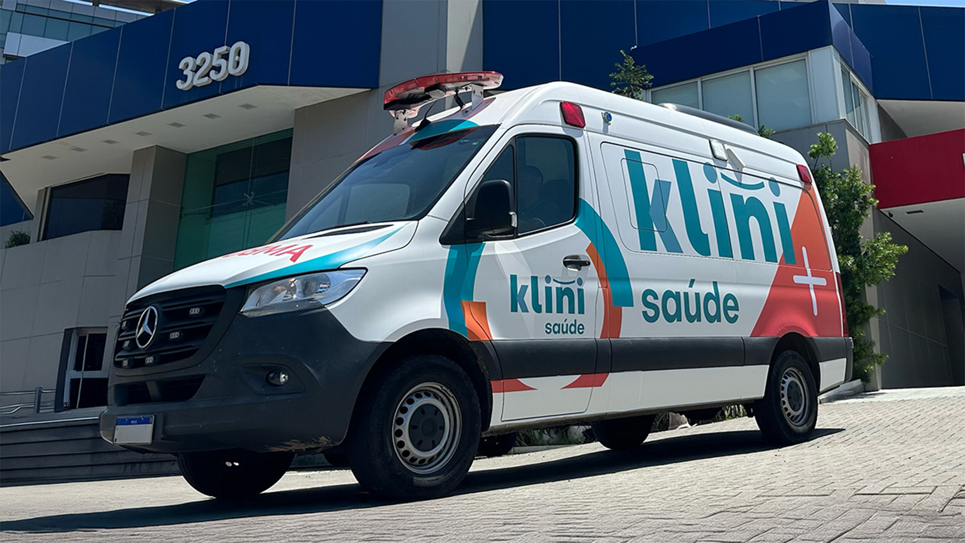 Plotagem de Ambulância Klini Saúde — Imagem 3
