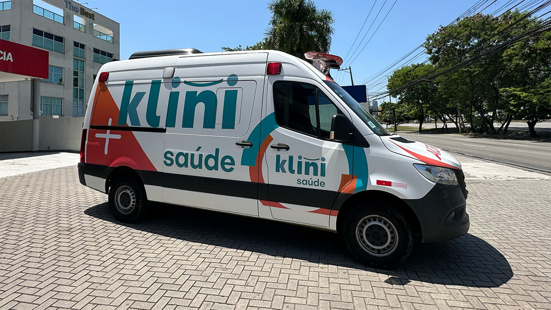 Plotagem de Ambulância Klini Saúde — Imagem 4